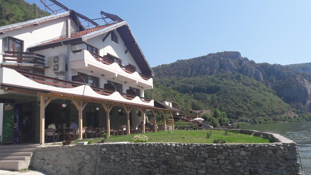 Pensiunea Cazanele Dunarii Hotel Dubova Exterior foto